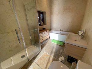 En-Suite- click for photo gallery